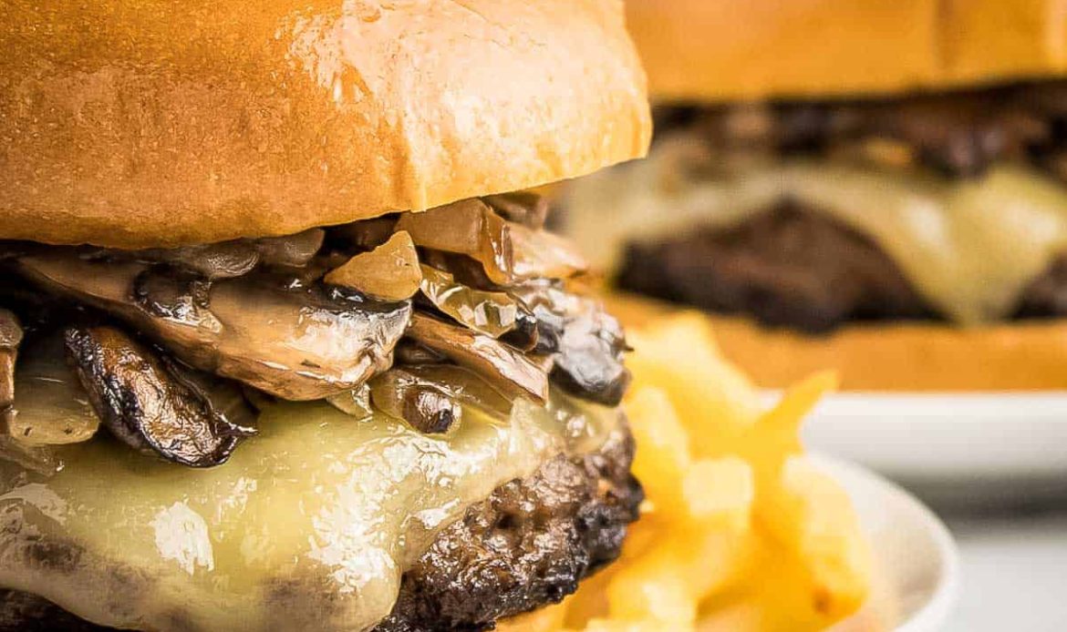 Macaroni Cheese With Mushroom Burger